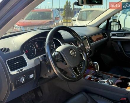 Фольксваген Туарег 2013 в Киеве на Automoto.ua Серый Фольксваген Туарег, объемом двигателя 2.97 л и пробегом 180 тыс. км за 19900 $, фото 9 на Automoto.ua