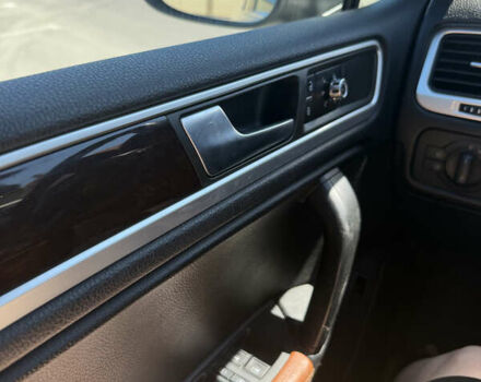 Серый Фольксваген Туарег, объемом двигателя 2.97 л и пробегом 330 тыс. км за 16500 $, фото 15 на Automoto.ua