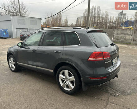 Серый Фольксваген Туарег, объемом двигателя 3 л и пробегом 222 тыс. км за 16500 $, фото 4 на Automoto.ua