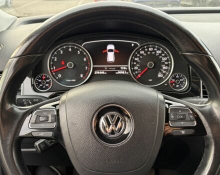 Серый Фольксваген Туарег, объемом двигателя 3.6 л и пробегом 278 тыс. км за 14200 $, фото 7 на Automoto.ua