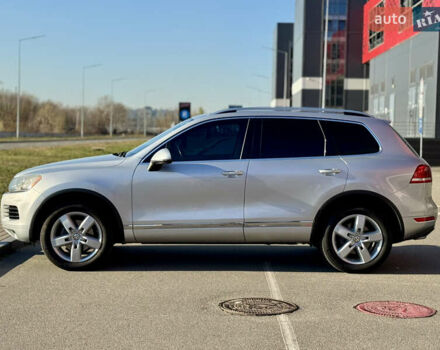 Серый Фольксваген Туарег, объемом двигателя 3 л и пробегом 222 тыс. км за 20800 $, фото 7 на Automoto.ua