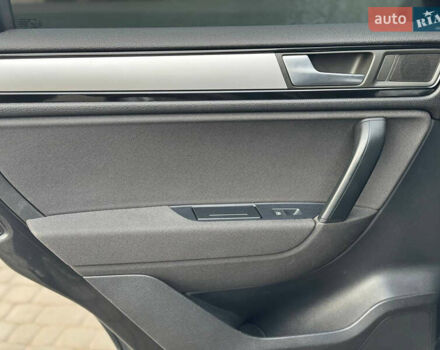 Сірий Фольксваген Туарег, об'ємом двигуна 3 л та пробігом 229 тис. км за 18100 $, фото 17 на Automoto.ua