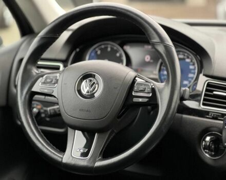 Серый Фольксваген Туарег, объемом двигателя 3 л и пробегом 223 тыс. км за 19500 $, фото 18 на Automoto.ua