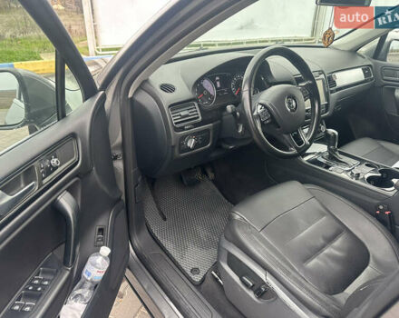 Серый Фольксваген Туарег, объемом двигателя 3.6 л и пробегом 303 тыс. км за 15800 $, фото 10 на Automoto.ua