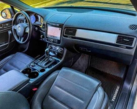 Сірий Фольксваген Туарег, об'ємом двигуна 3 л та пробігом 130 тис. км за 9900 $, фото 12 на Automoto.ua