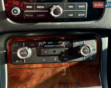 Серый Фольксваген Туарег, объемом двигателя 3 л и пробегом 222 тыс. км за 20800 $, фото 12 на Automoto.ua