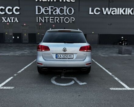 Серый Фольксваген Туарег, объемом двигателя 3 л и пробегом 237 тыс. км за 17500 $, фото 1 на Automoto.ua