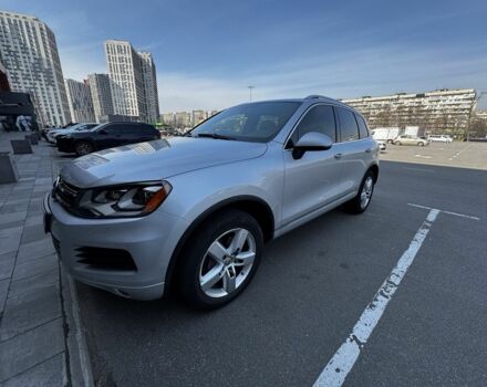 Серый Фольксваген Туарег, объемом двигателя 3 л и пробегом 237 тыс. км за 17500 $, фото 2 на Automoto.ua