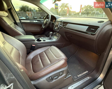 Сірий Фольксваген Туарег, об'ємом двигуна 2.97 л та пробігом 169 тис. км за 24900 $, фото 13 на Automoto.ua