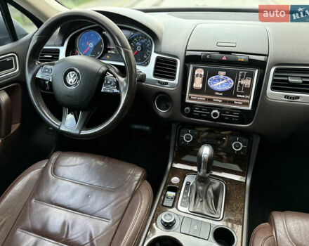 Серый Фольксваген Туарег, объемом двигателя 2.97 л и пробегом 261 тыс. км за 18000 $, фото 19 на Automoto.ua