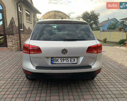 Серый Фольксваген Туарег, объемом двигателя 2.97 л и пробегом 300 тыс. км за 17200 $, фото 5 на Automoto.ua