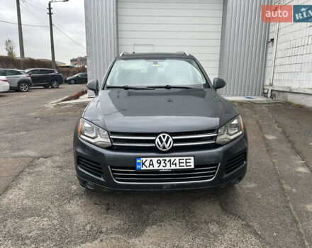 Серый Фольксваген Туарег, объемом двигателя 3 л и пробегом 222 тыс. км за 16500 $, фото 1 на Automoto.ua