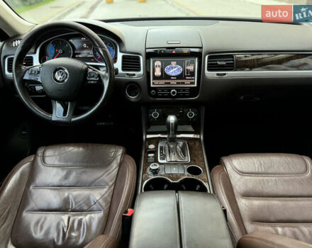 Серый Фольксваген Туарег, объемом двигателя 2.97 л и пробегом 261 тыс. км за 18000 $, фото 21 на Automoto.ua
