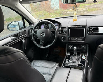 Серый Фольксваген Туарег, объемом двигателя 2.97 л и пробегом 301 тыс. км за 22000 $, фото 8 на Automoto.ua