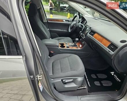 Сірий Фольксваген Туарег, об'ємом двигуна 2.97 л та пробігом 263 тис. км за 18790 $, фото 27 на Automoto.ua