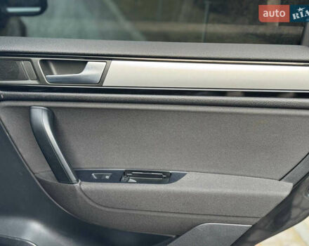 Сірий Фольксваген Туарег, об'ємом двигуна 3 л та пробігом 229 тис. км за 18100 $, фото 21 на Automoto.ua