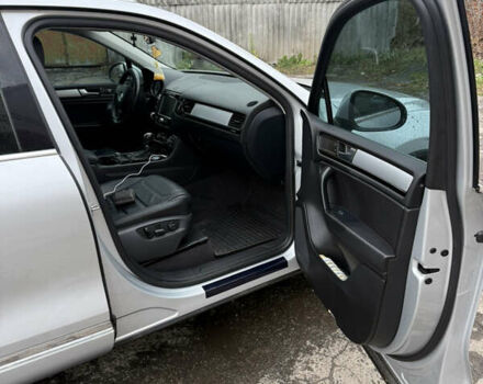 Серый Фольксваген Туарег, объемом двигателя 2.97 л и пробегом 301 тыс. км за 22000 $, фото 5 на Automoto.ua