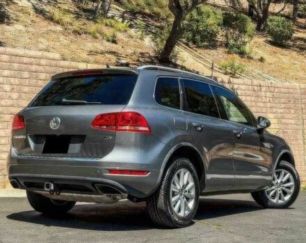 Сірий Фольксваген Туарег, об'ємом двигуна 3 л та пробігом 130 тис. км за 9900 $, фото 7 на Automoto.ua