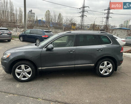 Серый Фольксваген Туарег, объемом двигателя 3 л и пробегом 222 тыс. км за 16500 $, фото 3 на Automoto.ua