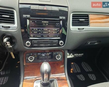 Сірий Фольксваген Туарег, об'ємом двигуна 2.97 л та пробігом 263 тис. км за 18790 $, фото 35 на Automoto.ua