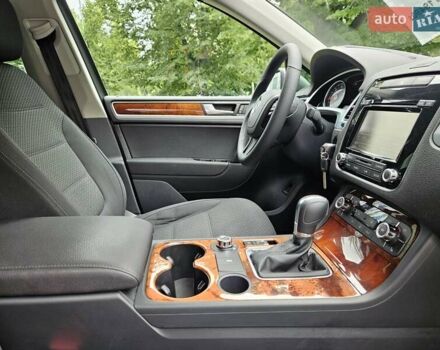 Сірий Фольксваген Туарег, об'ємом двигуна 2.97 л та пробігом 263 тис. км за 18790 $, фото 29 на Automoto.ua