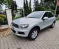 Серый Фольксваген Туарег, объемом двигателя 3 л и пробегом 225 тыс. км за 15000 $, фото 1 на Automoto.ua