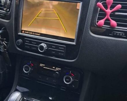 Серый Фольксваген Туарег, объемом двигателя 3 л и пробегом 267 тыс. км за 17500 $, фото 4 на Automoto.ua