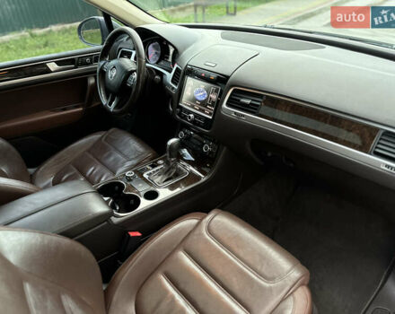 Серый Фольксваген Туарег, объемом двигателя 2.97 л и пробегом 261 тыс. км за 18000 $, фото 23 на Automoto.ua