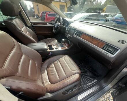 Серый Фольксваген Туарег, объемом двигателя 3 л и пробегом 309 тыс. км за 16599 $, фото 9 на Automoto.ua