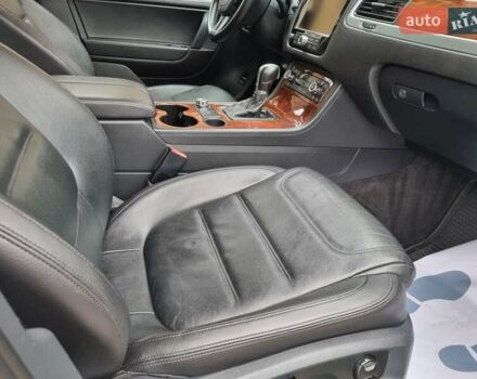 Фольксваген Туарег 2013 в Ровно на Automoto.ua Серый Фольксваген Туарег, объемом двигателя 3 л и пробегом 311 тыс. км за 20999 $, фото 46 на Automoto.ua