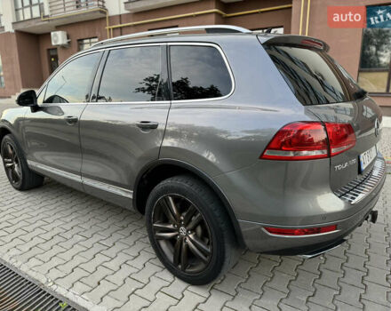 Серый Фольксваген Туарег, объемом двигателя 2.97 л и пробегом 261 тыс. км за 18000 $, фото 7 на Automoto.ua