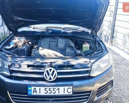 Серый Фольксваген Туарег, объемом двигателя 3 л и пробегом 319 тыс. км за 17500 $, фото 3 на Automoto.ua