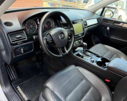 Серый Фольксваген Туарег, объемом двигателя 3.6 л и пробегом 86 тыс. км за 13000 $, фото 7 на Automoto.ua