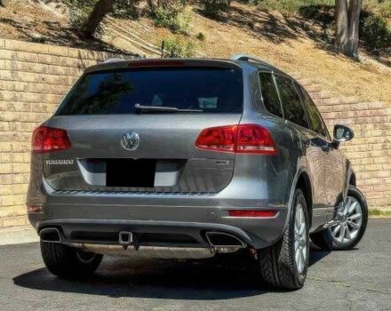 Сірий Фольксваген Туарег, об'ємом двигуна 3 л та пробігом 130 тис. км за 9900 $, фото 6 на Automoto.ua