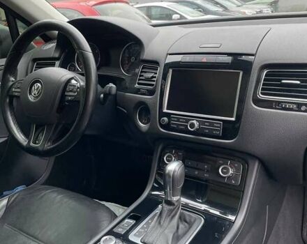 Сірий Фольксваген Туарег, об'ємом двигуна 3 л та пробігом 210 тис. км за 20700 $, фото 6 на Automoto.ua