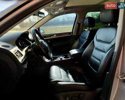 Серый Фольксваген Туарег, объемом двигателя 3 л и пробегом 222 тыс. км за 20800 $, фото 16 на Automoto.ua