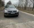 Серый Фольксваген Туарег, объемом двигателя 3 л и пробегом 331 тыс. км за 21000 $, фото 6 на Automoto.ua