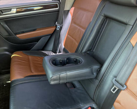 Серый Фольксваген Туарег, объемом двигателя 2.97 л и пробегом 330 тыс. км за 16500 $, фото 16 на Automoto.ua