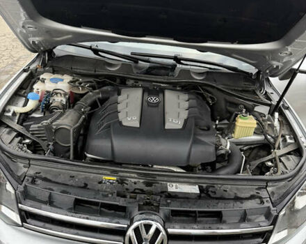 Серый Фольксваген Туарег, объемом двигателя 2.97 л и пробегом 301 тыс. км за 22000 $, фото 14 на Automoto.ua