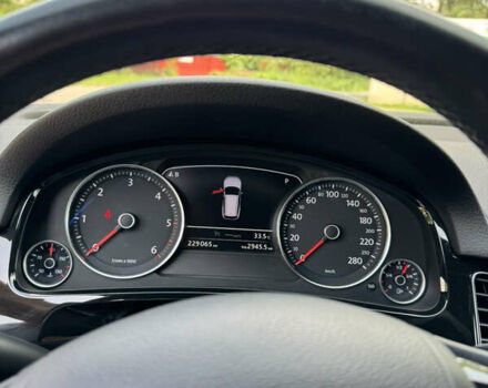 Сірий Фольксваген Туарег, об'ємом двигуна 2.97 л та пробігом 229 тис. км за 19800 $, фото 8 на Automoto.ua