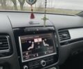 Серый Фольксваген Туарег, объемом двигателя 3 л и пробегом 331 тыс. км за 21000 $, фото 1 на Automoto.ua