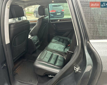 Серый Фольксваген Туарег, объемом двигателя 3 л и пробегом 222 тыс. км за 16500 $, фото 12 на Automoto.ua