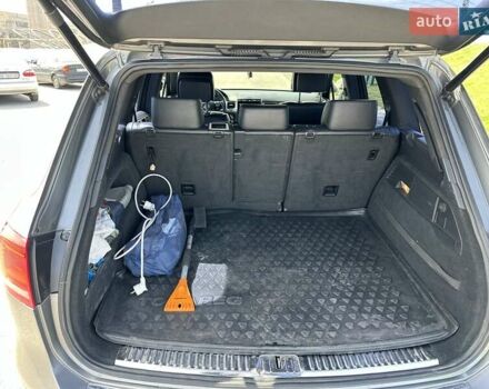 Серый Фольксваген Туарег, объемом двигателя 3 л и пробегом 295 тыс. км за 21500 $, фото 9 на Automoto.ua