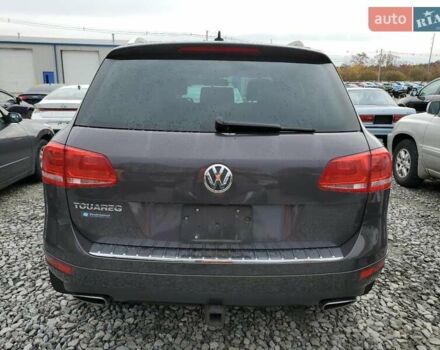 Серый Фольксваген Туарег, объемом двигателя 3 л и пробегом 251 тыс. км за 2400 $, фото 5 на Automoto.ua