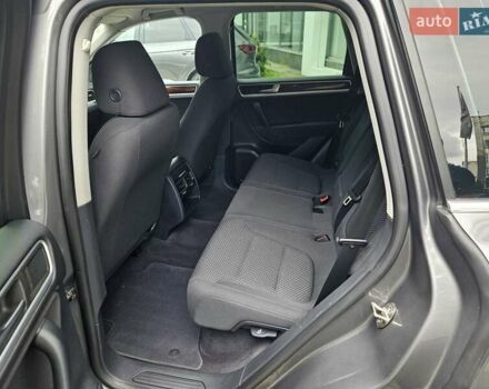 Сірий Фольксваген Туарег, об'ємом двигуна 2.97 л та пробігом 263 тис. км за 18790 $, фото 19 на Automoto.ua