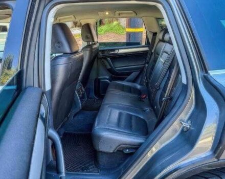 Сірий Фольксваген Туарег, об'ємом двигуна 3 л та пробігом 130 тис. км за 9900 $, фото 15 на Automoto.ua