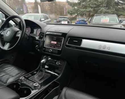 Серый Фольксваген Туарег, объемом двигателя 3 л и пробегом 223 тыс. км за 19500 $, фото 17 на Automoto.ua