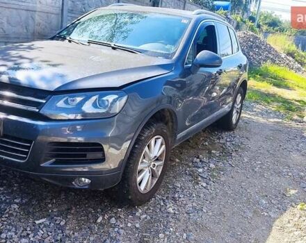 Серый Фольксваген Туарег, объемом двигателя 3 л и пробегом 319 тыс. км за 17500 $, фото 4 на Automoto.ua