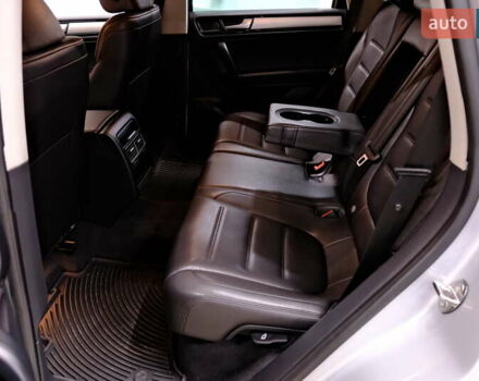 Серый Фольксваген Туарег, объемом двигателя 3 л и пробегом 219 тыс. км за 17900 $, фото 33 на Automoto.ua