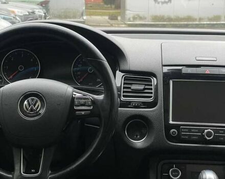 Сірий Фольксваген Туарег, об'ємом двигуна 3 л та пробігом 210 тис. км за 20700 $, фото 5 на Automoto.ua